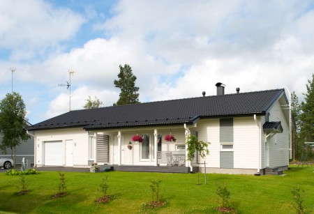 Emilia 109 etupihalta autotallilla